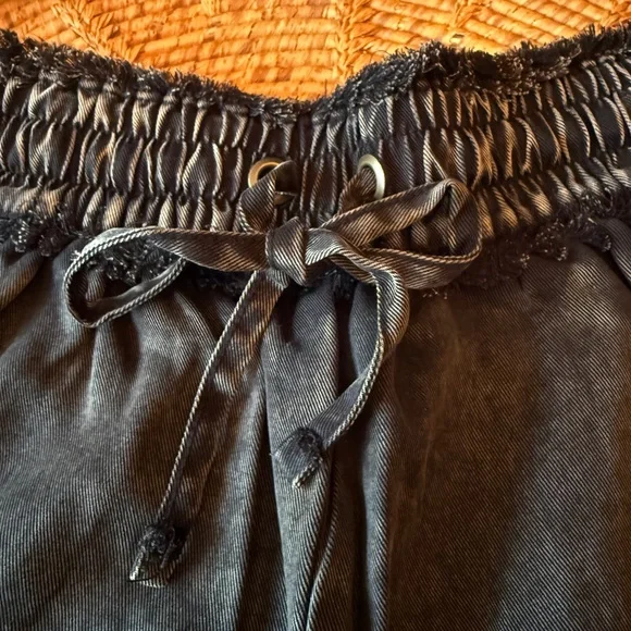 New Zenana Outfitters Black High Waist Fringed Hem Shorts - Picture 4 of 10
